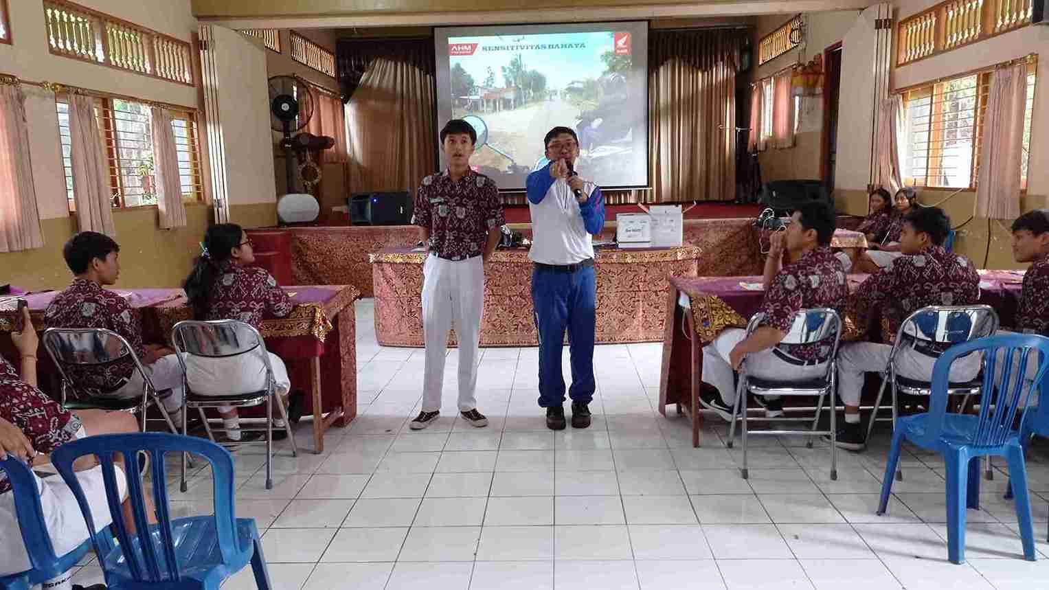 Edukasi Safety Riding di Sekolah, Astra Motor Bali Berbagi Bersama Puluhan Siswa