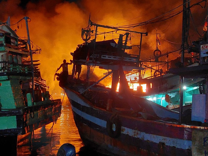 24 Kapal Terbakar di Tegal, KKP Fasilitasi Perizinan Usaha Perikanan yang Terdampak