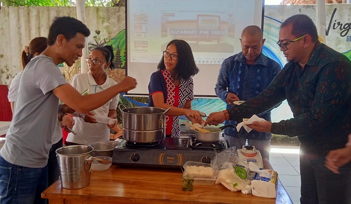 Dukung Pemberdayaan Rumput Laut Nusa Penida, Jaringan Alfamart Siap Jajakan Produk Lokal