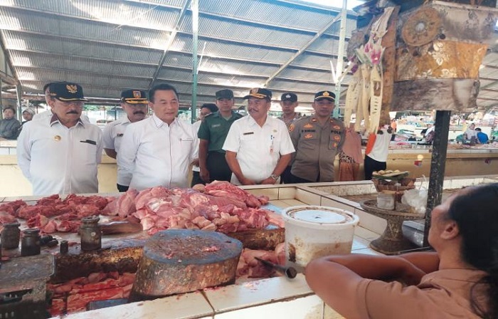 Bupati Gede Dana Sidak Sejumlah Pasar Antisipasi Lonjakan Harga Jelang Hari Besar Keagamaan