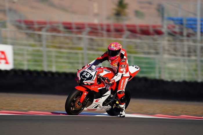 AHRT Persembahkan Dobel Podium di ARRC Mandalika, Pebalap Adenanta Cetak Sejarah Kelas SS600