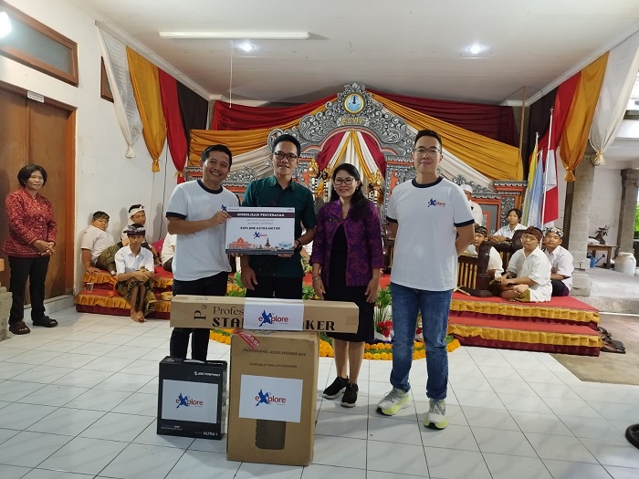 Astra Motor Bagikan Seragam Sound system ke SLB 3 Denpasar 2