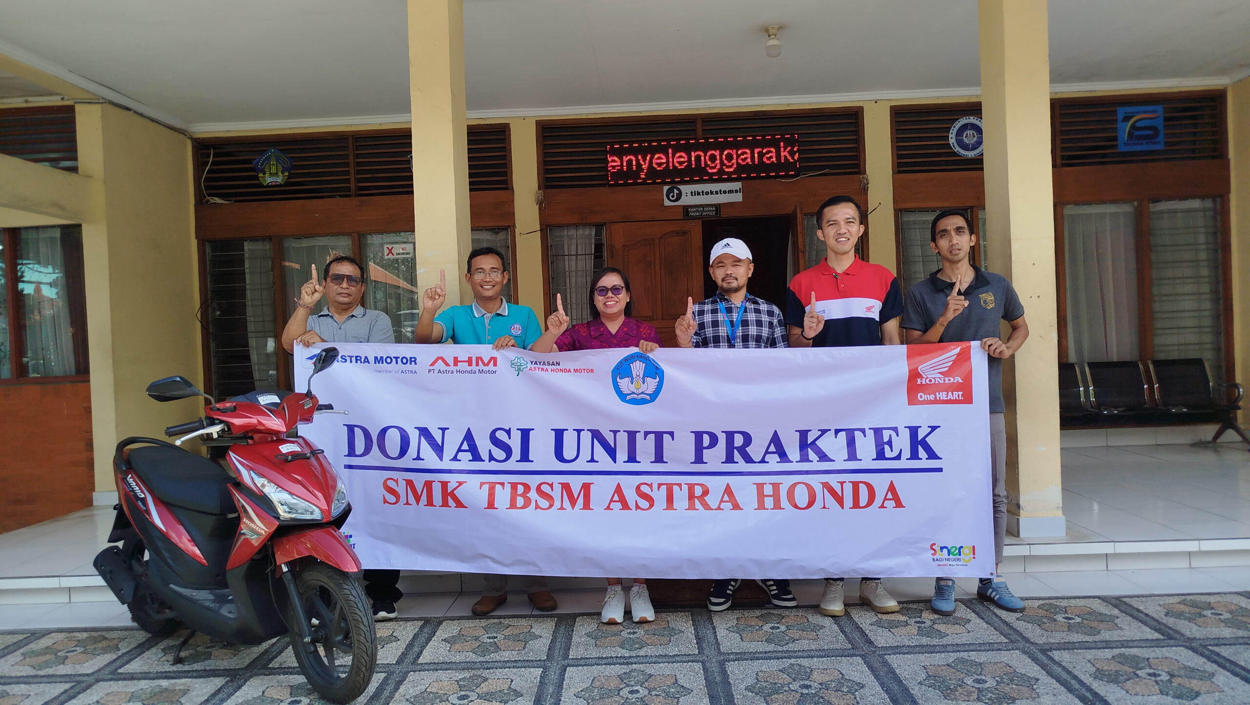 Astra Motor Bali Serahkan Donasi Motor Praktek, Dukung Proses Belajar Mengajar SMK Binaan