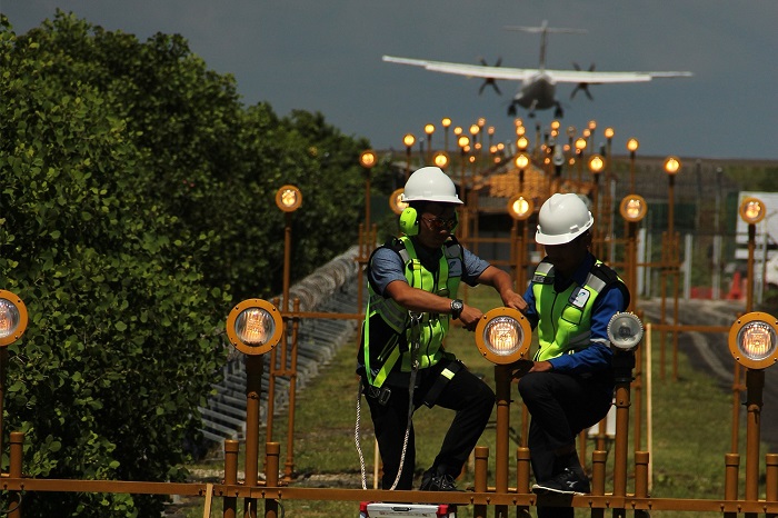 Kemnaker Berikan Bendera Emas kepada Tiga Bandara Angkasa Pura I