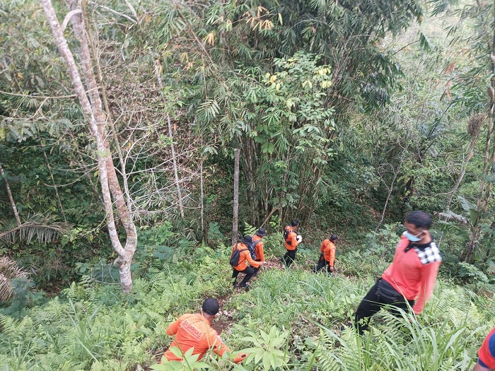 Basarnas Bali Evakuasi Jasad Pria 80 Tahun di Aliran Sungai Tukad Dalem Karangasem