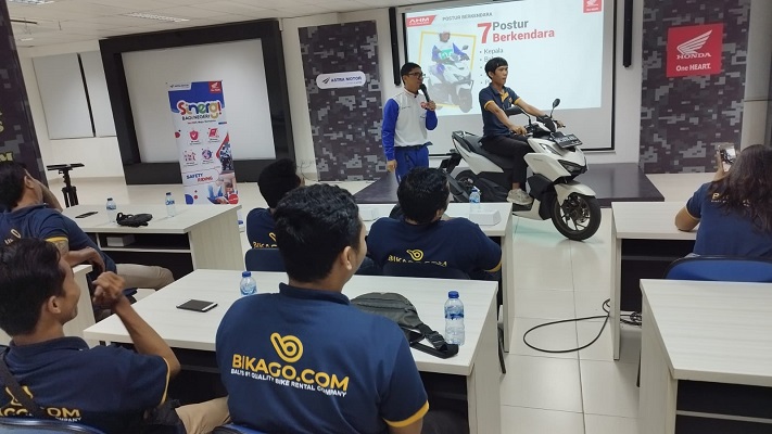 Puluhan Karyawan Bikago Motorbike Rental Ikuti Edukasi Safety Riding dan Product Knowledge Honda