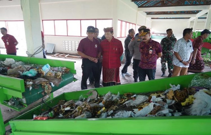 Diresmikan Bupati Gede Dana, Karangasem Terapkan Teknologi Baru Mesin Pemilahan Sampah