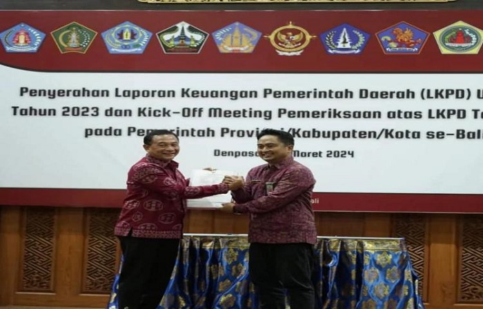 Bupati Karangasem Gede Dana Serahkan LKPD Tahun 2023 ke BPK RI Perwakilan Bali