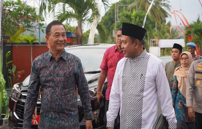 Bupati Gede Dana Sapa Umat Muslim Karangasem, Ajak Tingkatkan Kerukunan Antar Umat Beragama