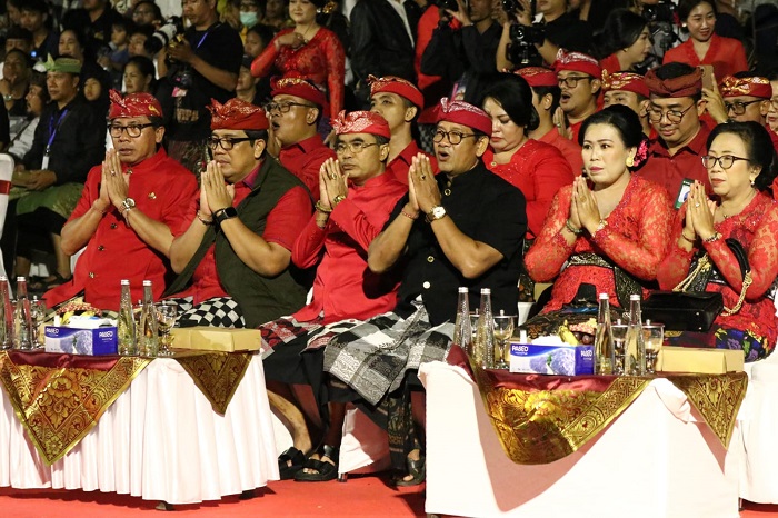 Bupati Komang Sanjaya Berikan Motivasi Pada Duta Kabupaten Tabanan di PKB XLVI 2024