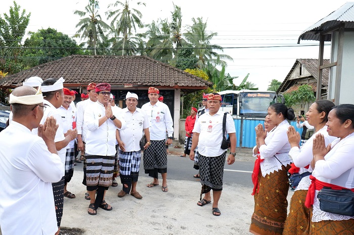 ‘Pemlaspasan Kayangan’ di Seltim, Bupati Sanjaya Ingatkan Pentingnya Menjaga Nilai Luhur dan Keharmonisan Sosial Spiritual