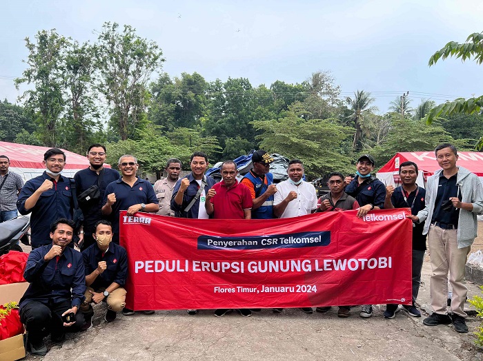 Telkomsel Peduli Salurkan Bantuan bagi Warga Terdampak Erupsi Gunung Lewotobi