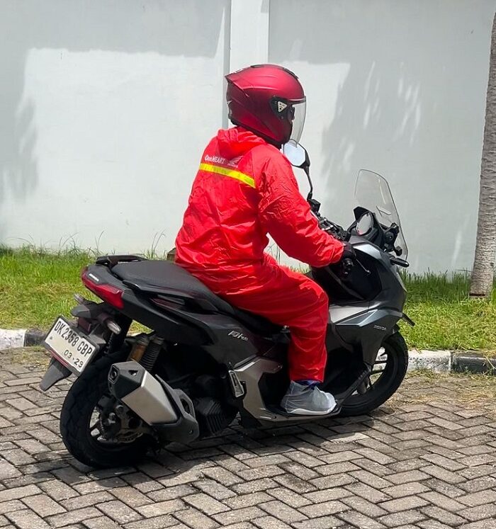 Tips Cari Aman saat Musim Hujan ala Safety Riding Honda