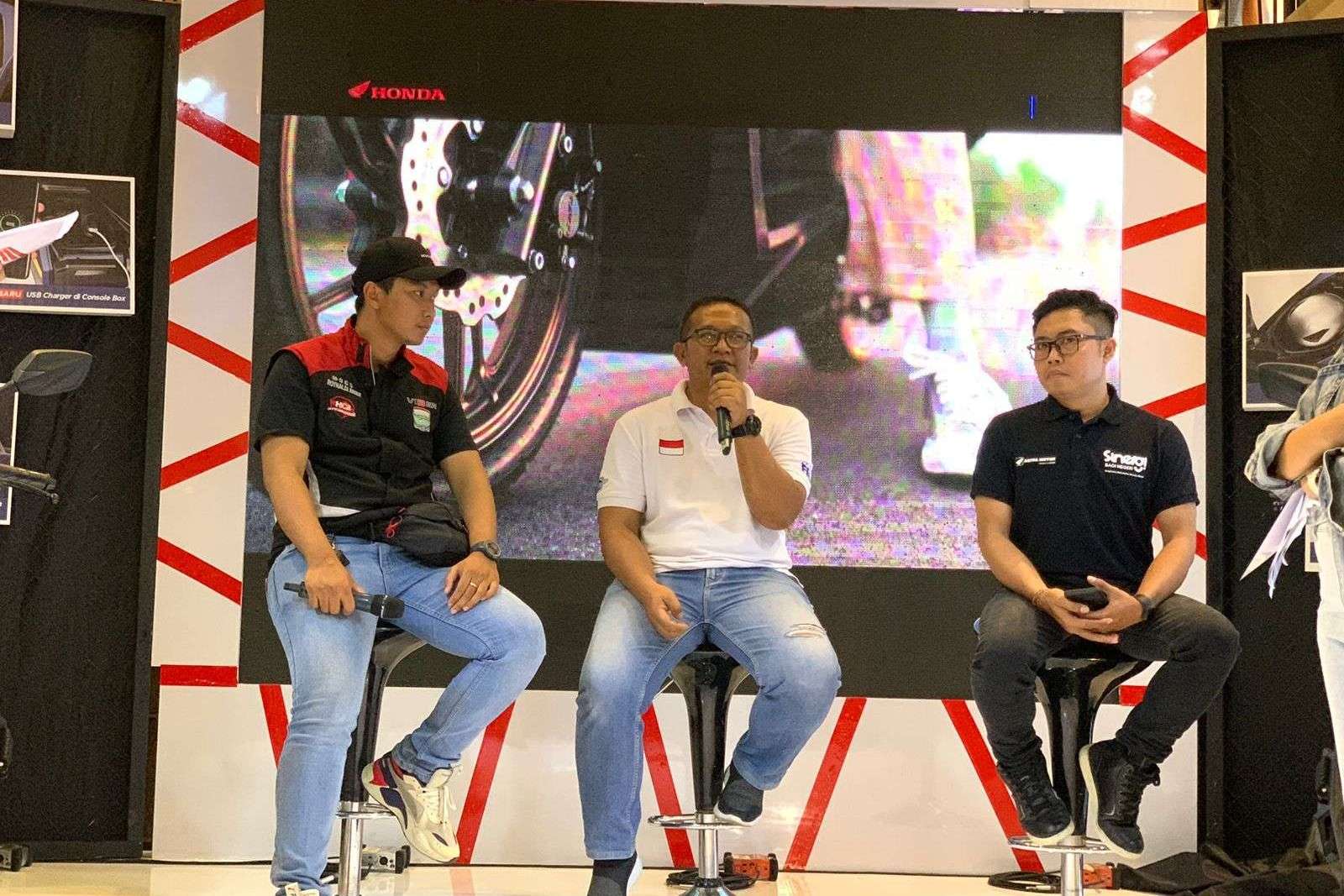 HCB Gelar City Rolling hingga Talk Show Kupas Teknologi New Honda Vario