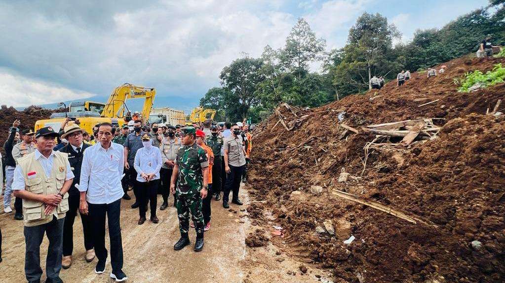 Presiden Jokowi Perintahkan PUPR Bangun Rumah Anti-Gempa di Cianjur