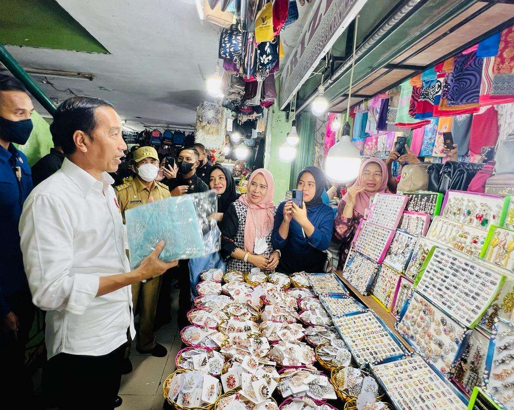 Presiden Jokowi Pamerkan Menteri Erick Thohir ke Warga Riau