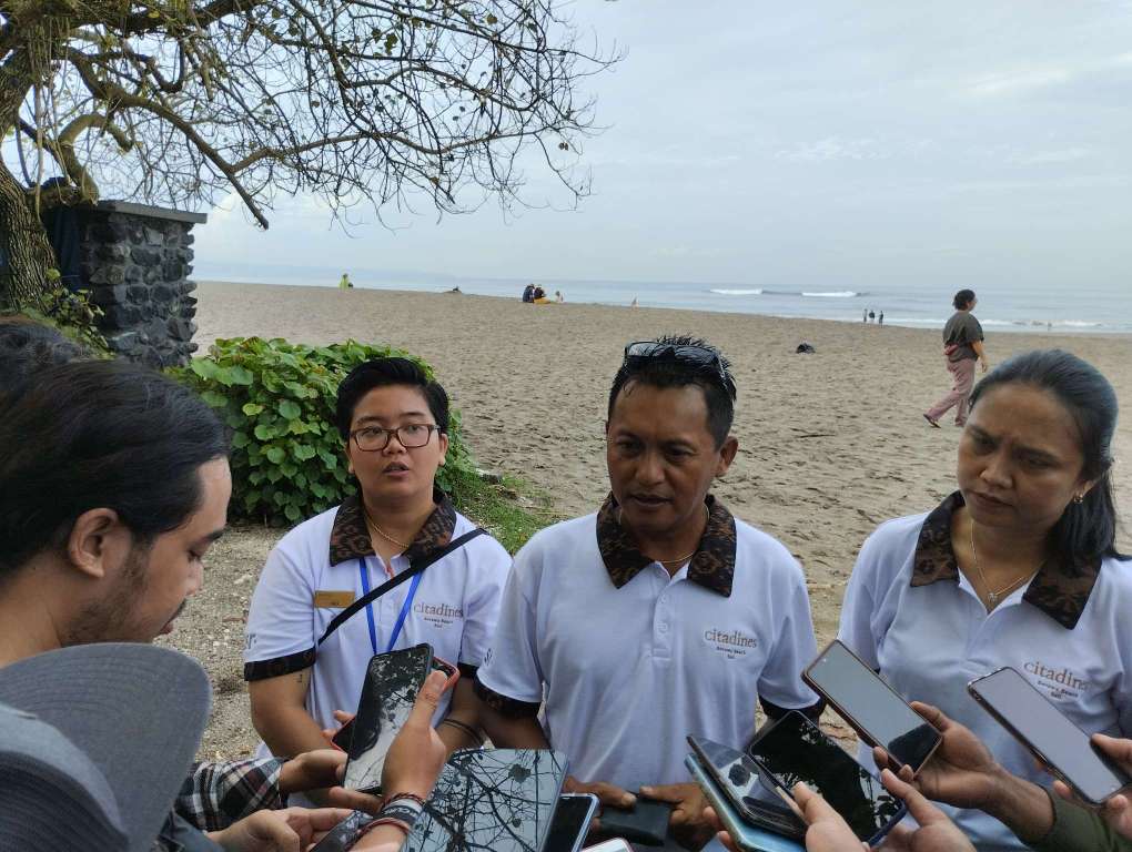 Lukisan Seniman Lokal hingga Kain Tenun Endek Ditampilkan di Citadines Berawa Beach Bali