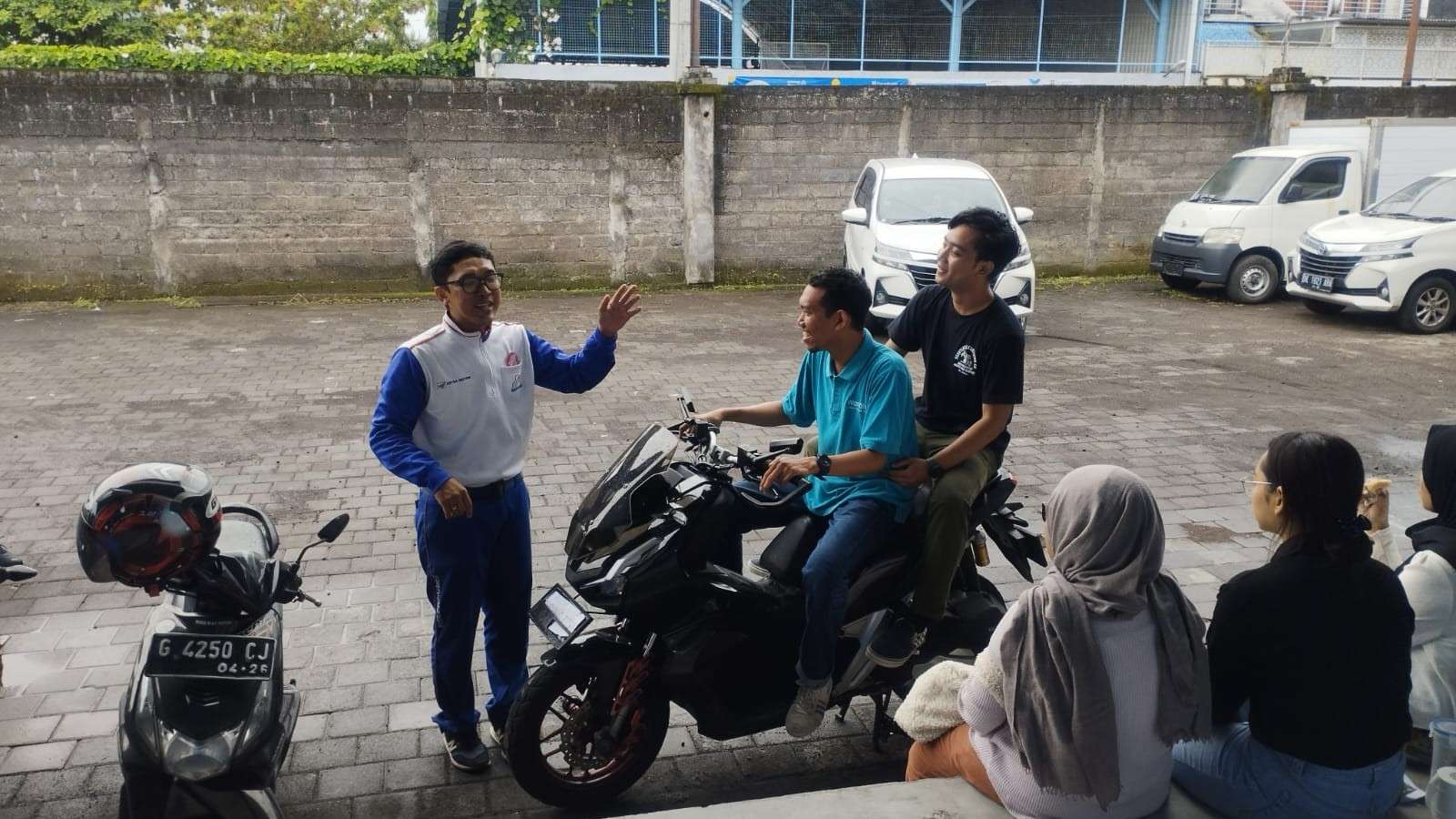 Astra Motor Bali Edukasi Safety Riding bagi Pegawai Parama Global Inspira