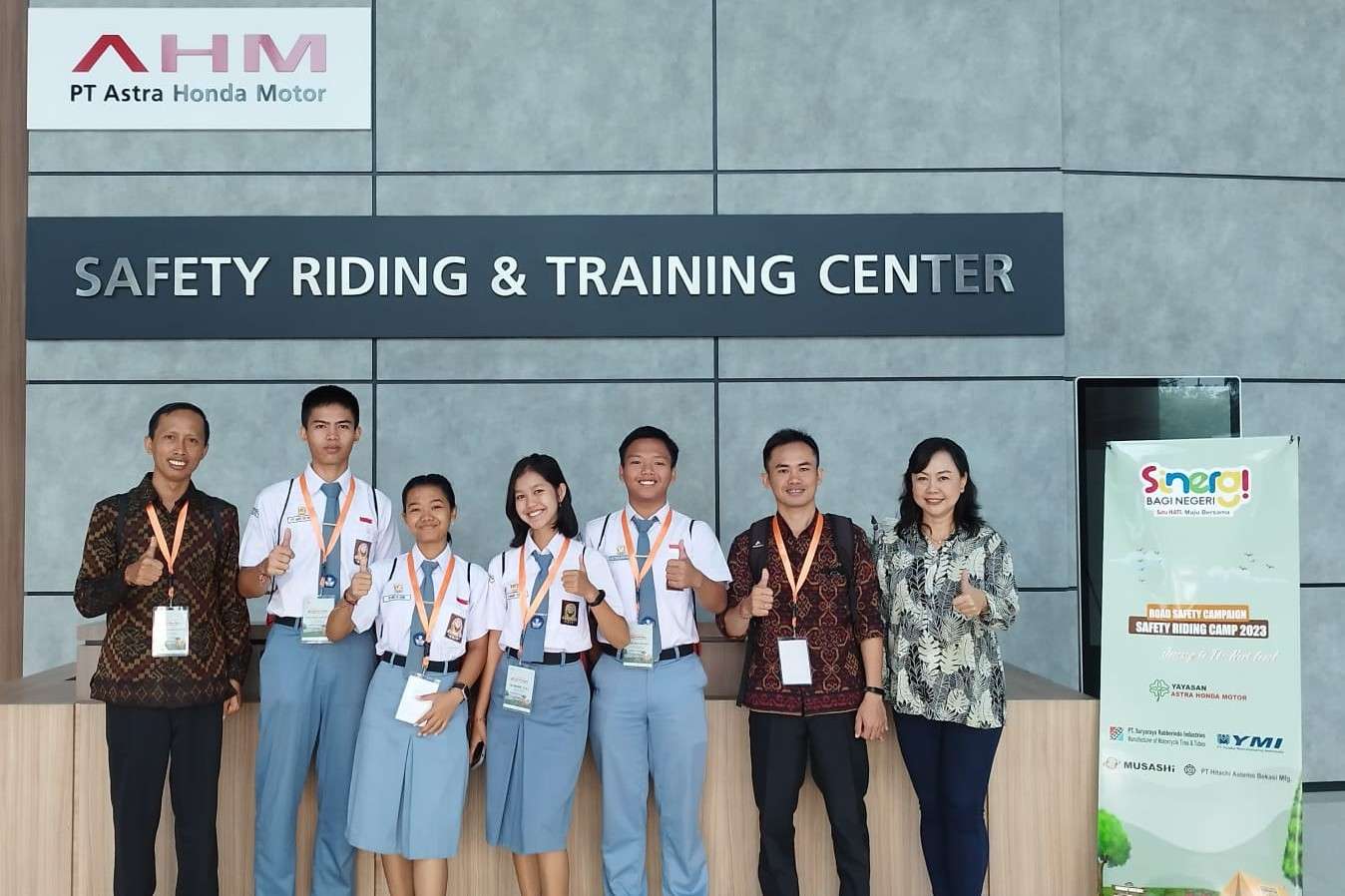 Duta Safety Riding SMANBARA Jalani Pelatihan Peningkatan Kompetensi Keselamatan Berkendara di SR Camp