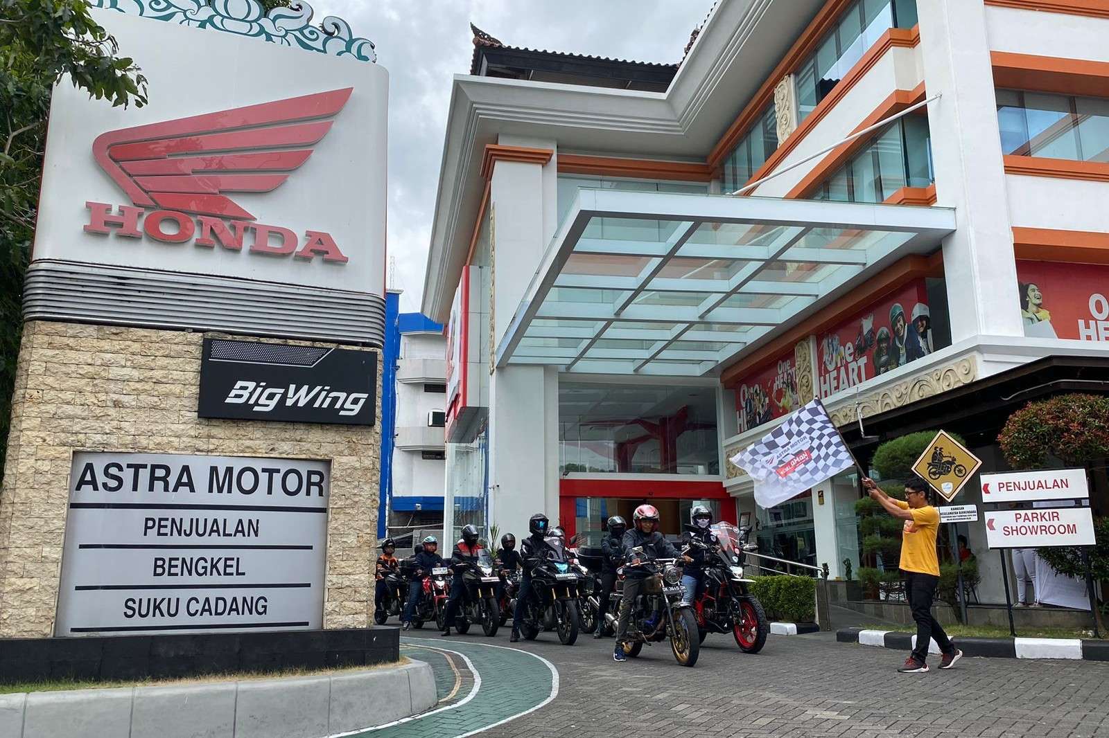 Bangun Kedekatan Pelanggan di Harpelnas 2023, Astra Motor Bali Gelar City Rolling CB150