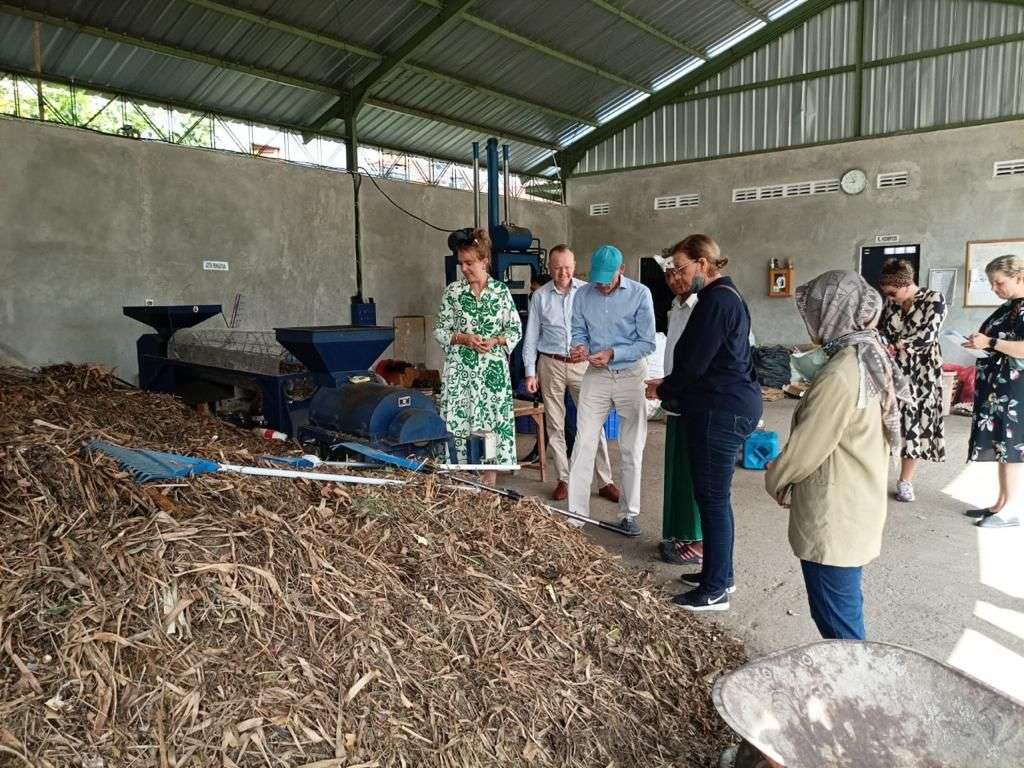 Desa Energi Berdikari, Pertamina Berdayakan Masyarakat Kedonganan Manfaatkan PLTS Dukung Pengelolaan Sampah