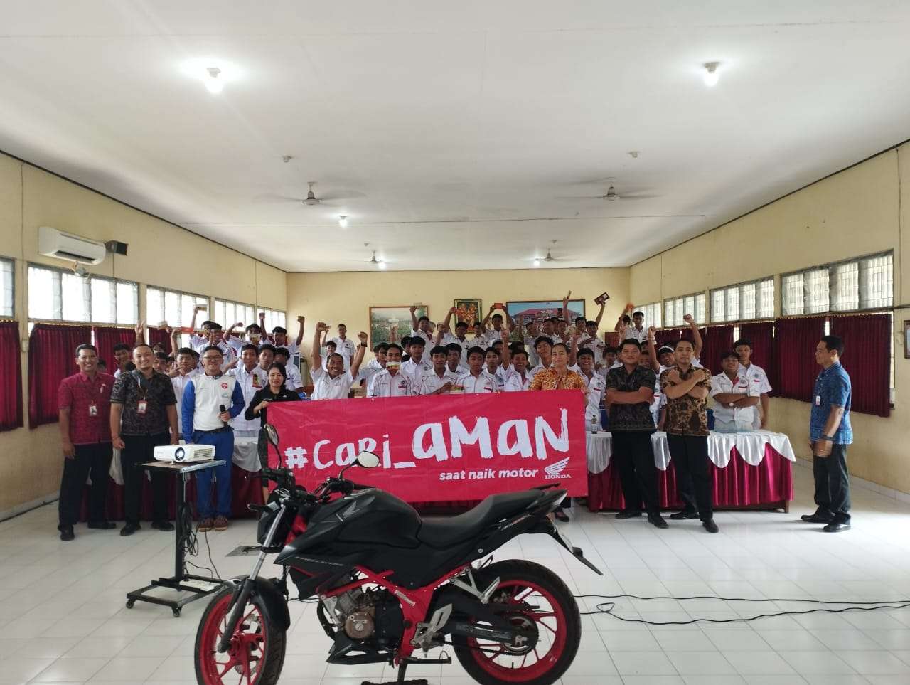 Edukasi Safety Riding #Cari_Aman Bersama Siswa SMK Negeri 2 Negara