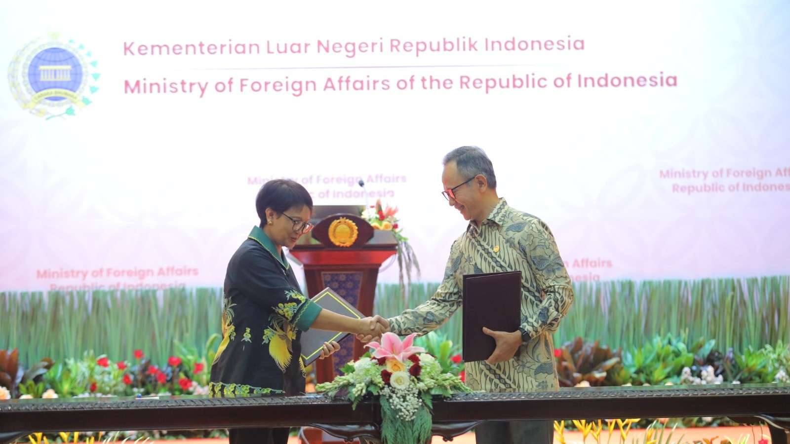 OJK Bersama Kemenlu Perkuat Sinergi Berikan Perlindungan PMI dan Diaspora Indonesia