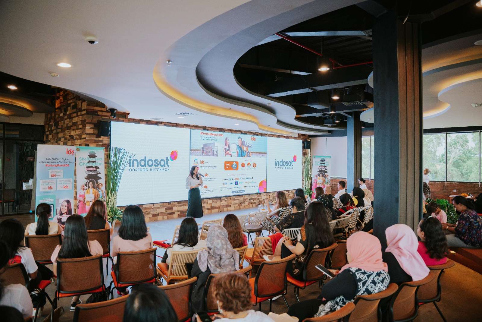 ISheConnect Champion di Bali, Indosat Dorong Pengembangan Rintisan Usaha Perempuan 
