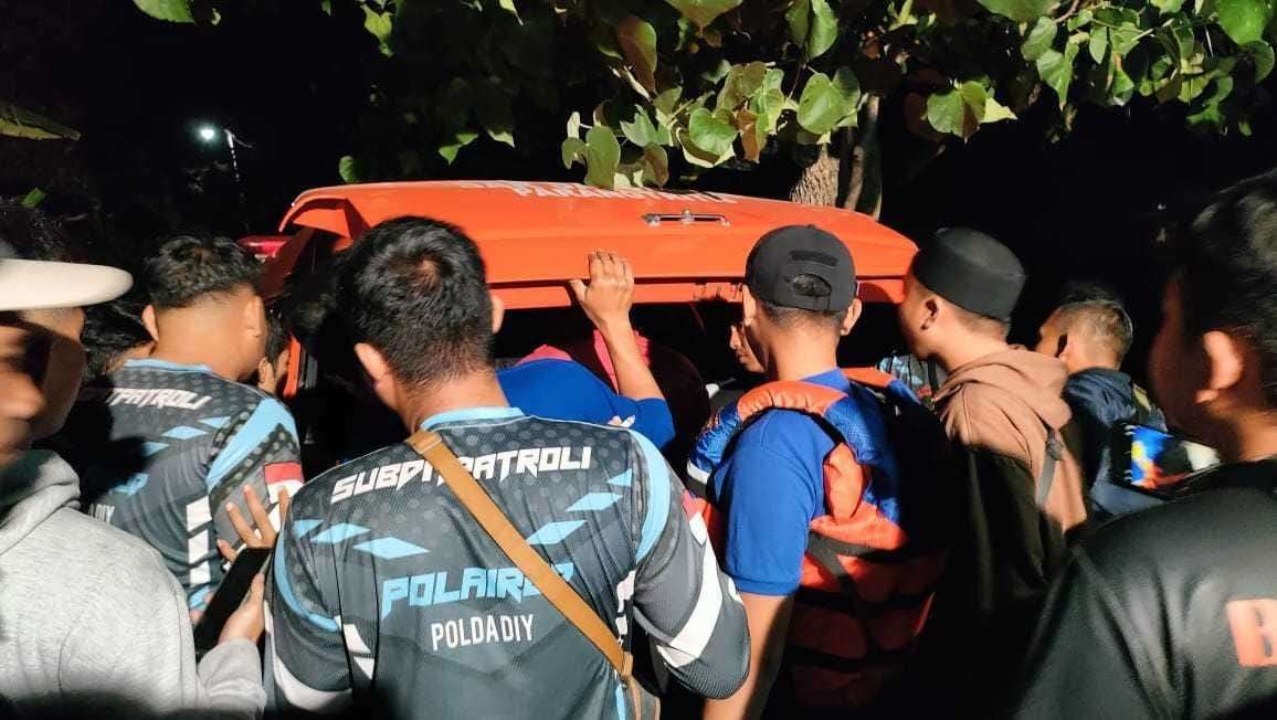 Tim SAR Evakuasi Warga Bantul Meninggal Tenggelam di Sungai Opak