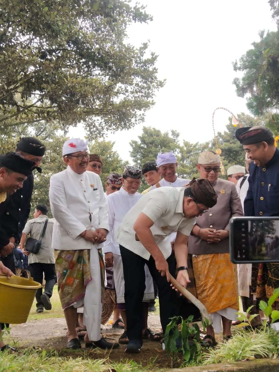 Ribuan Umat Hindu Jawa Bali Tumplek Bleg di Pura Mandara Giri Semeru Agung, Ada Apa?