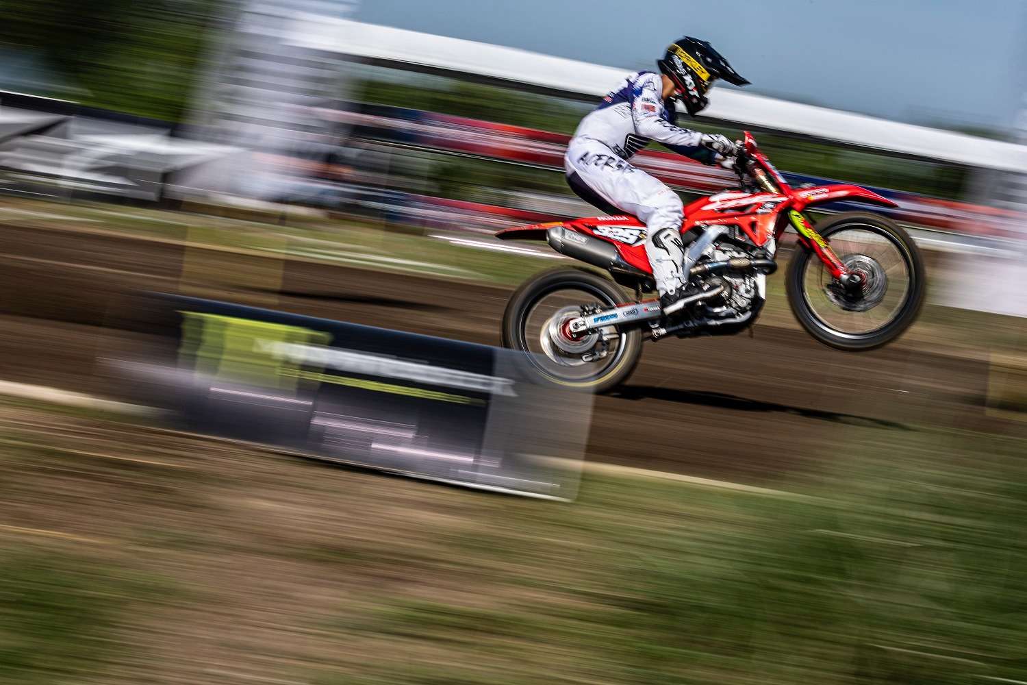 Tunggangi CRF250R, Crosser Adel Siap Raih Poin MXGP Seri Eropa di Republik Ceko