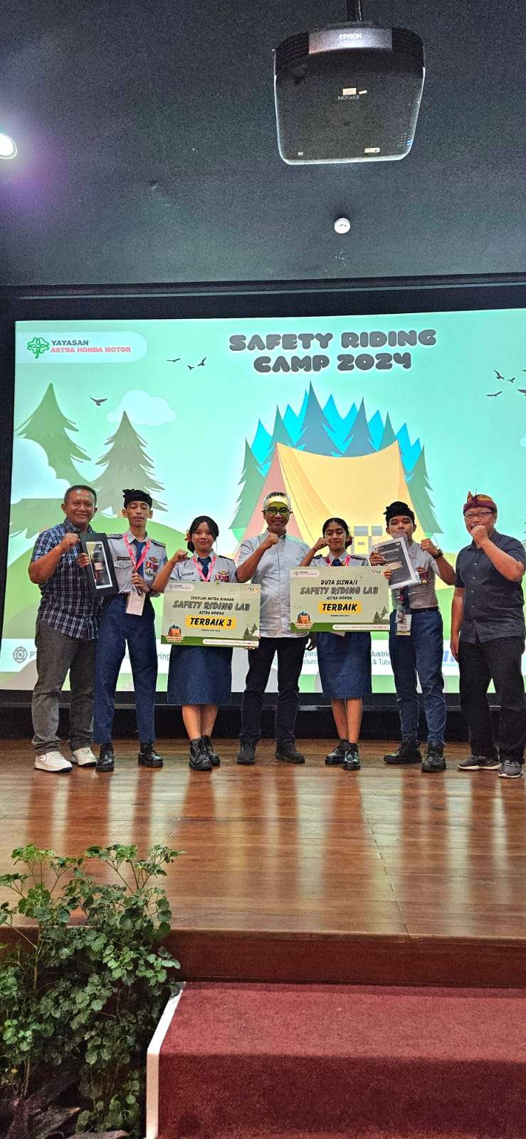 Persembahkan Piala SRC 2024, Duta Safety Riding SMAN Bali Mandara Berbagi Pengalaman Ini