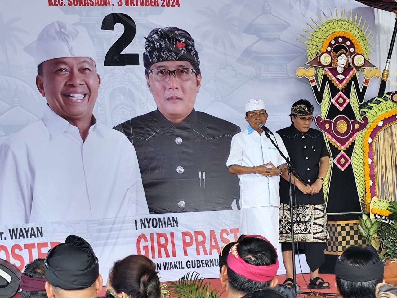 Momen Koster-Giri Saling Beri Pujian di Hadapan Warga Buleleng