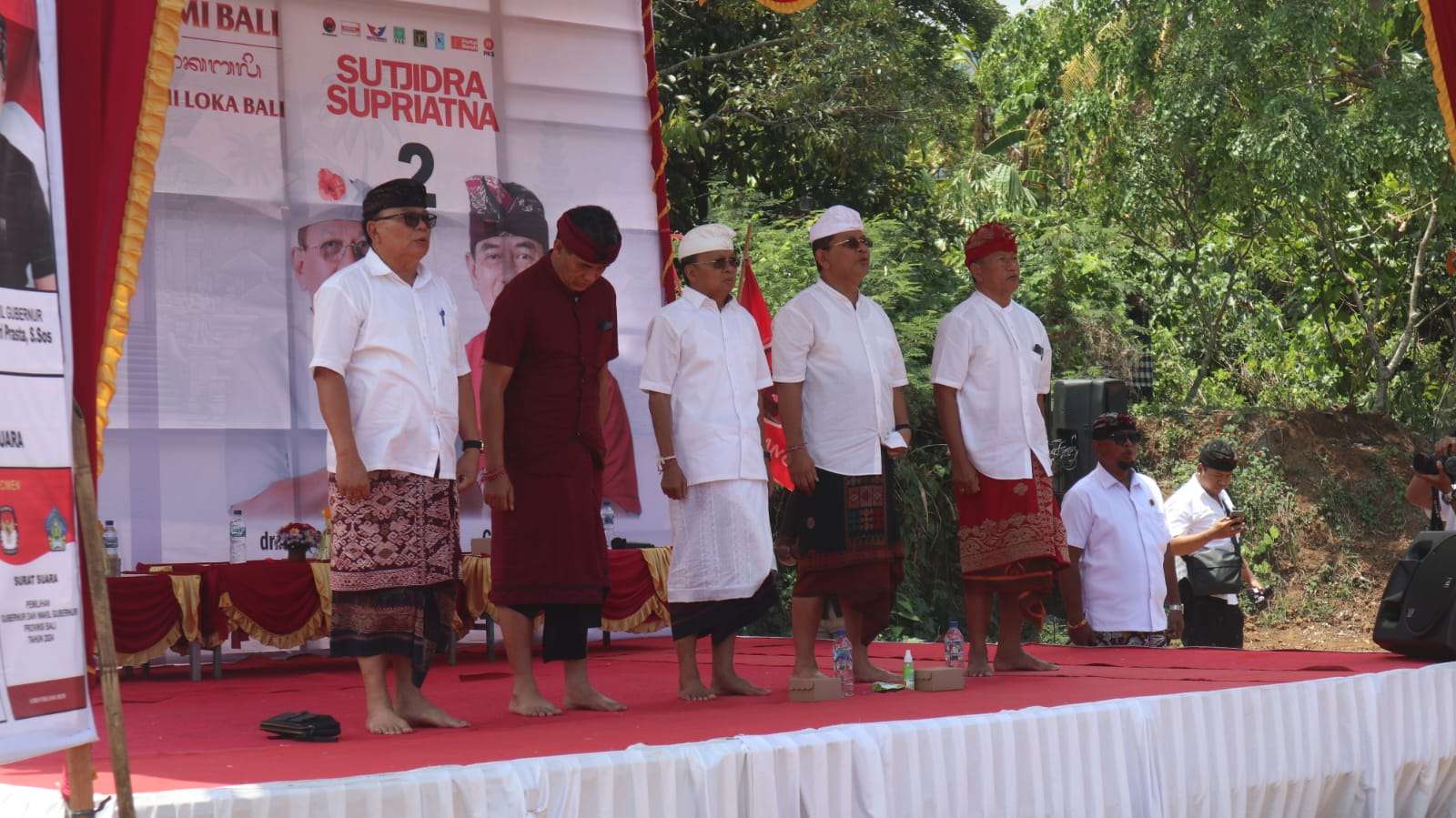 500 Warga Sukasada Rela Berpanas-panasan Ingin Simak Visi dan Misi Koster-Giri Membangun Bali