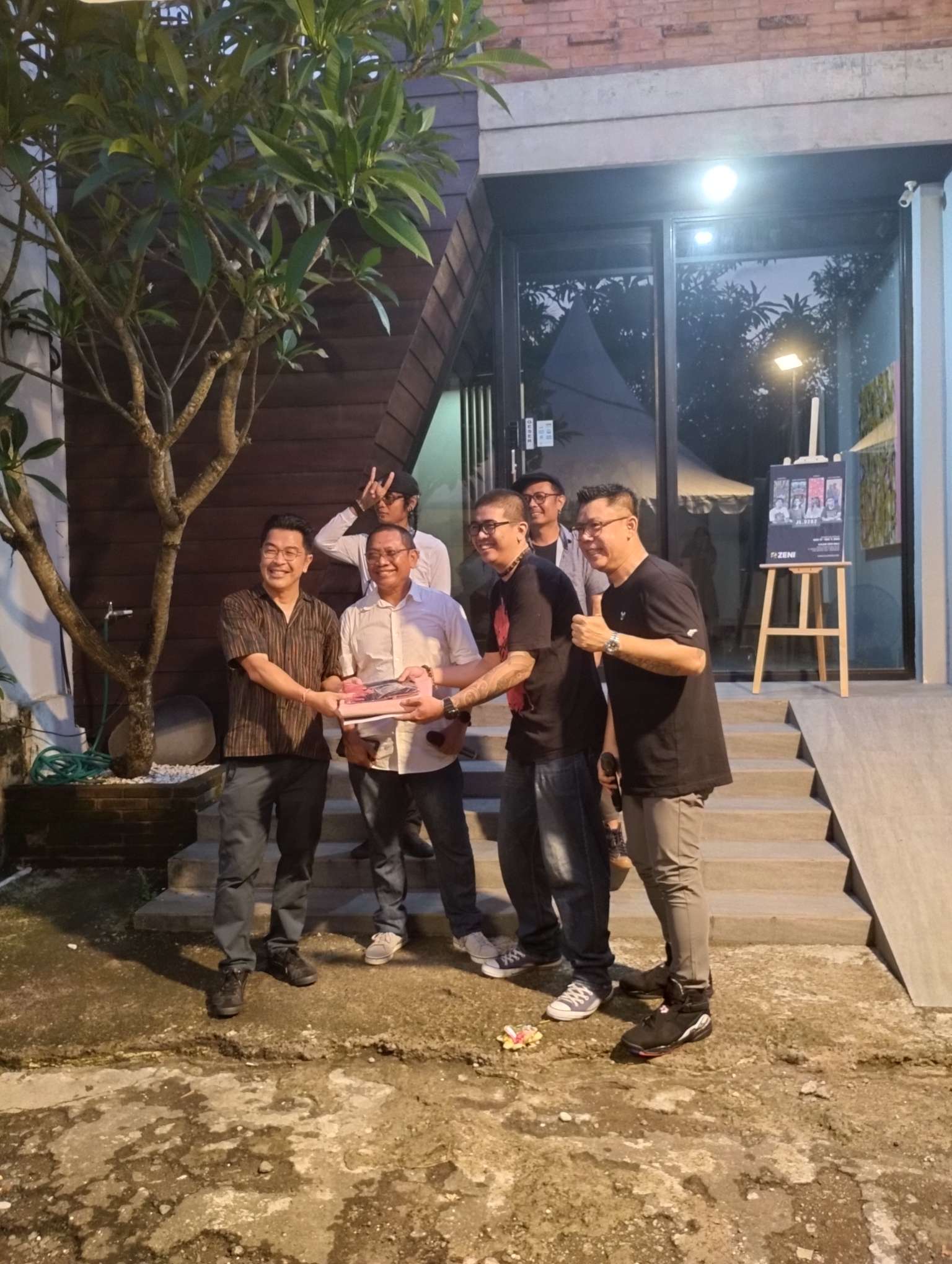 Seniman Jogja Pamerkan Karya Seni Lukis JL 9282 Collective di Galeri ZEN1