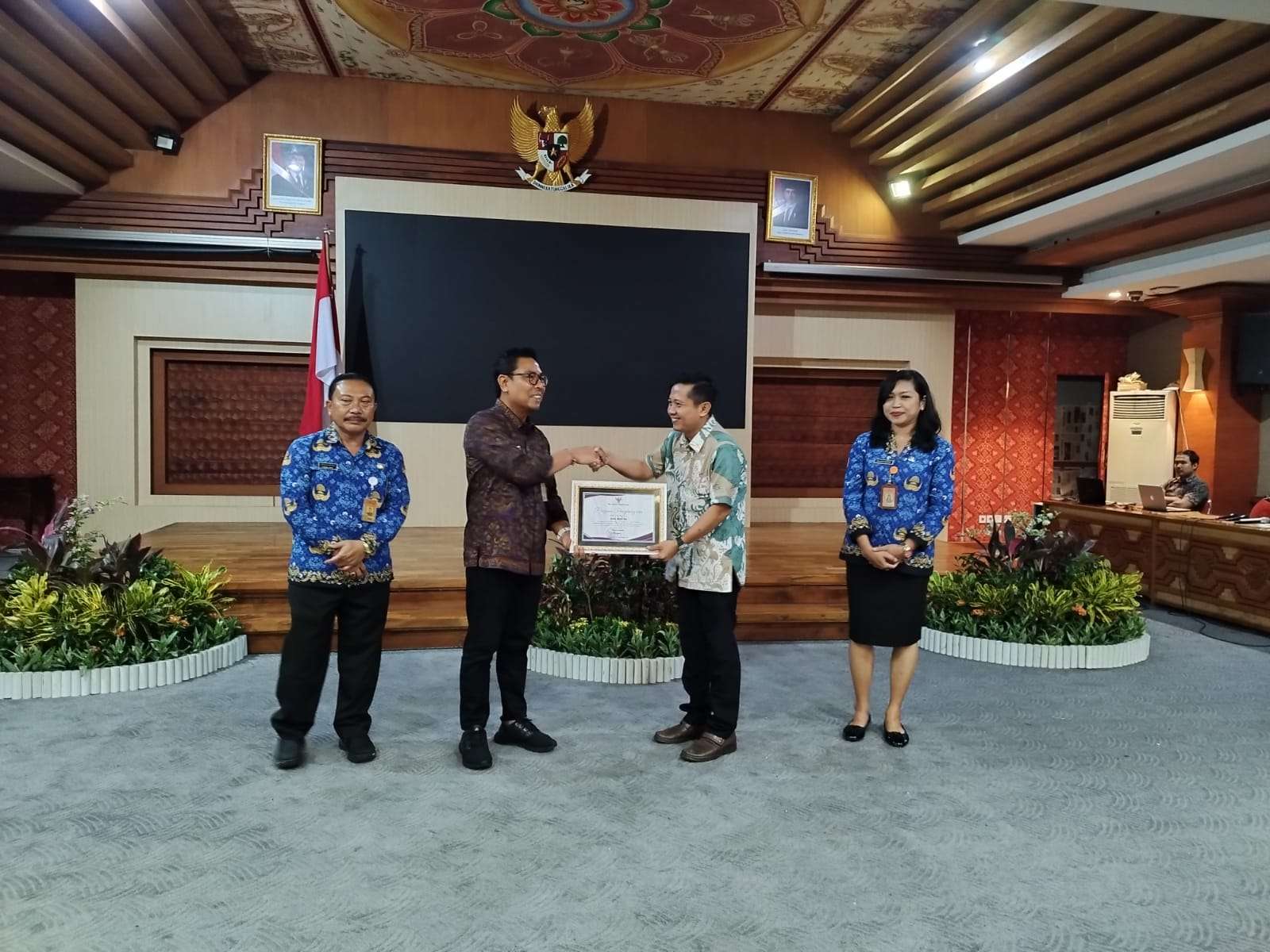 Pemkot Denpasar Anugerahi Astra Motor Bali Penghargaan CSR 2024