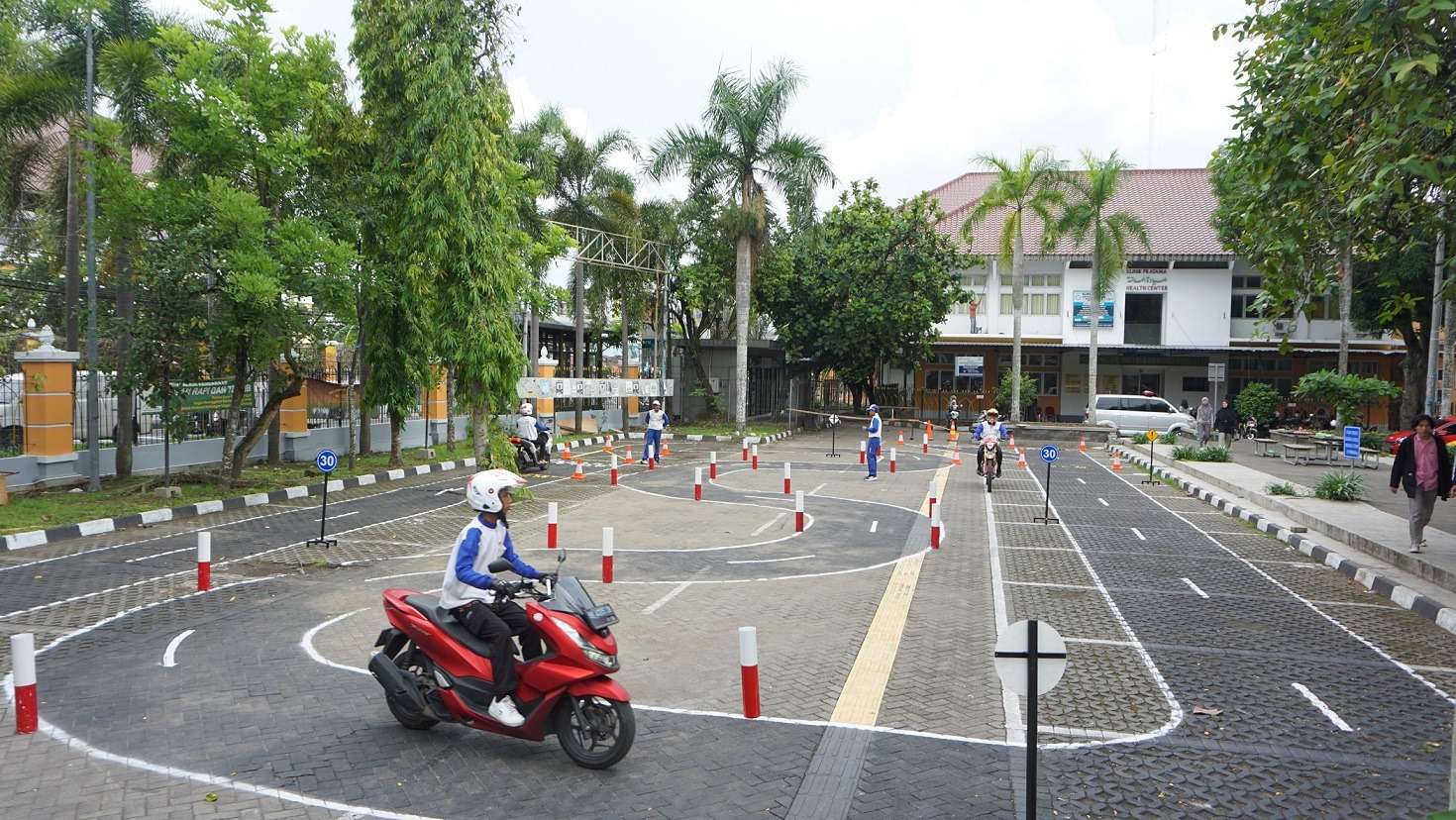 Yayasan AHM Siapkan Puluhan Agen Safety Riding di Kampus