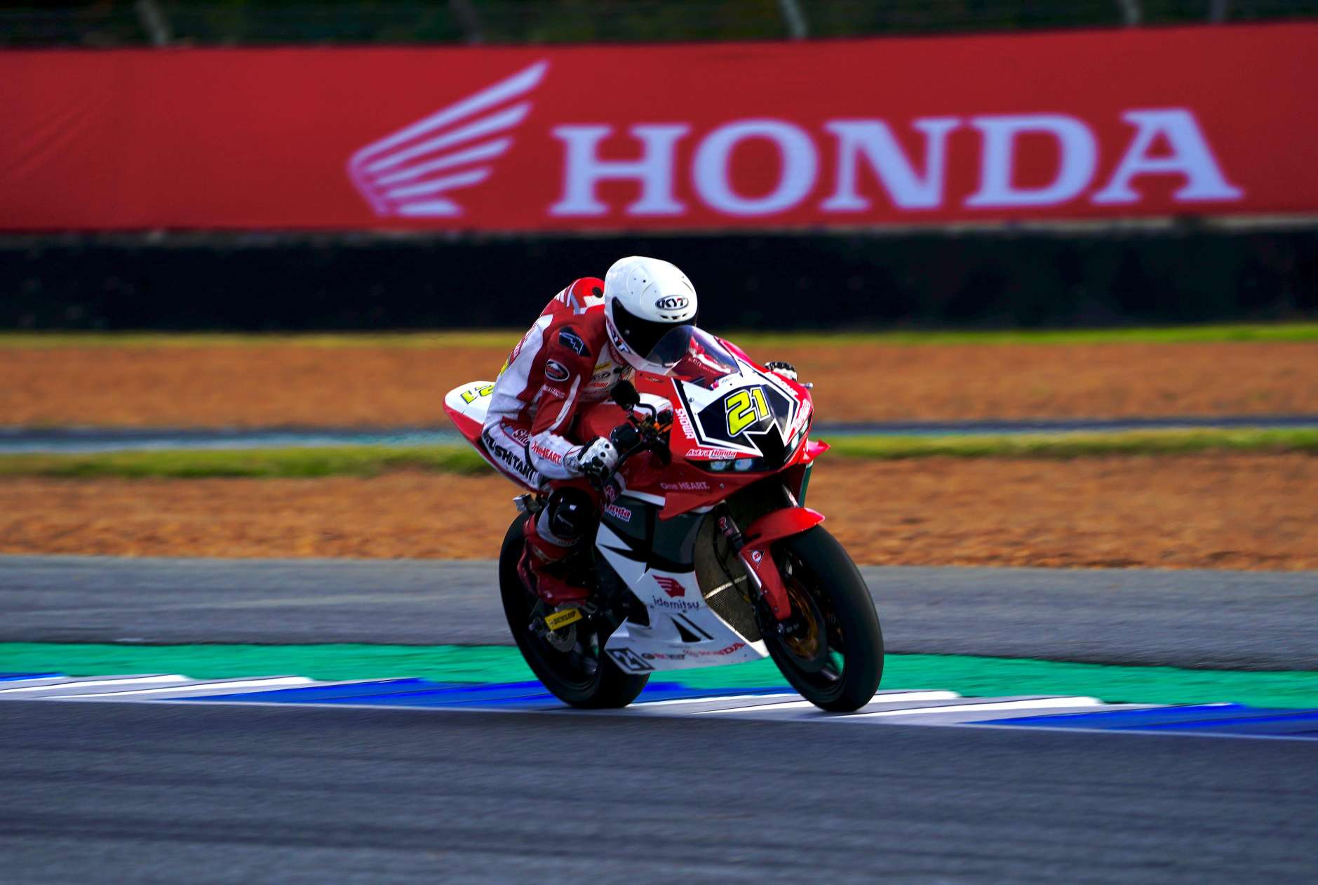 Pertarungan Dramatis di ARRC Buriram, Pebalap AHRT Double Podium Race 1