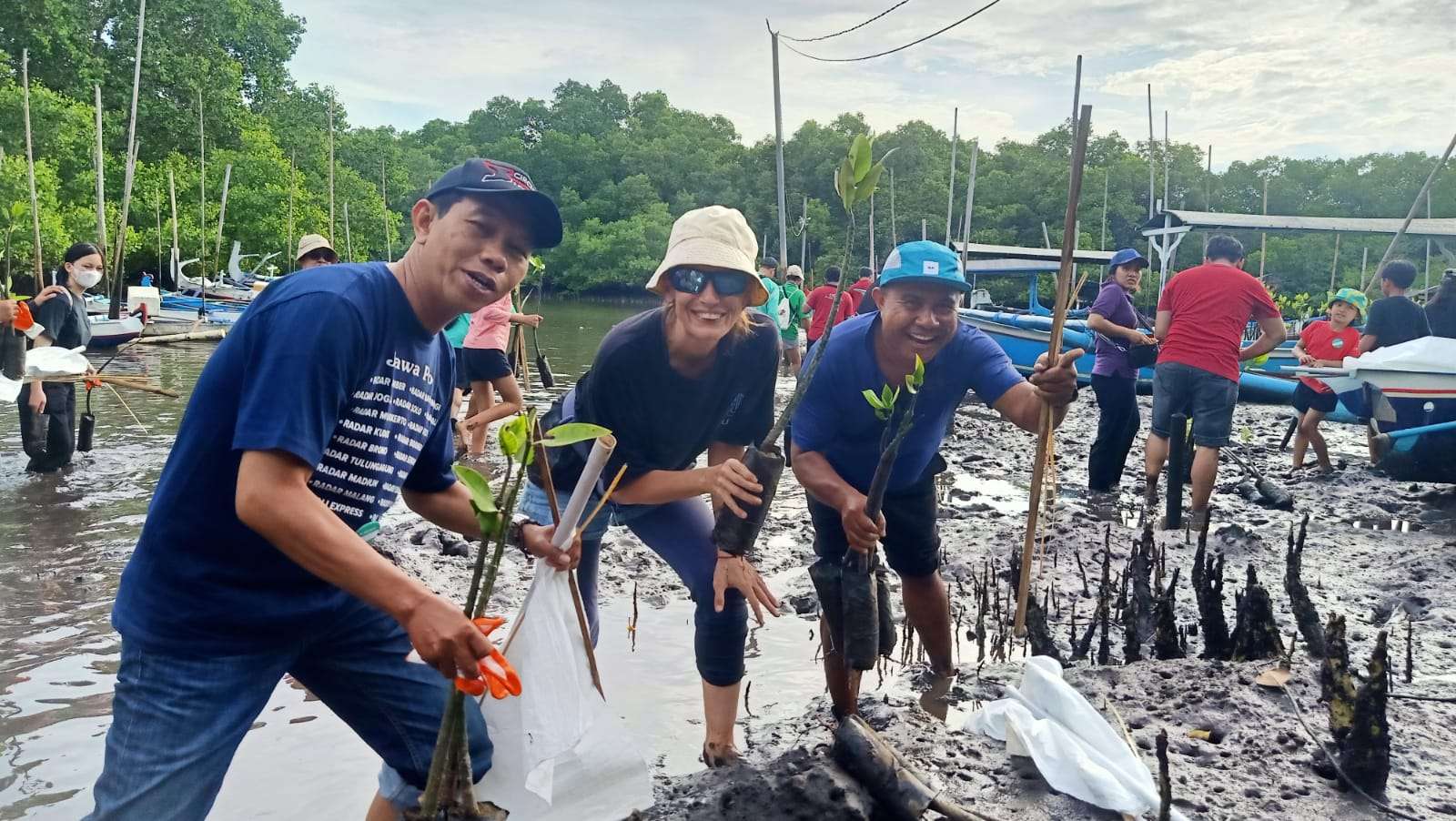 Didukung J2PS Bali, Wastehub dan B Braun Indonesia Hijaukan Kedonganan dengan Ratusan Mangrove