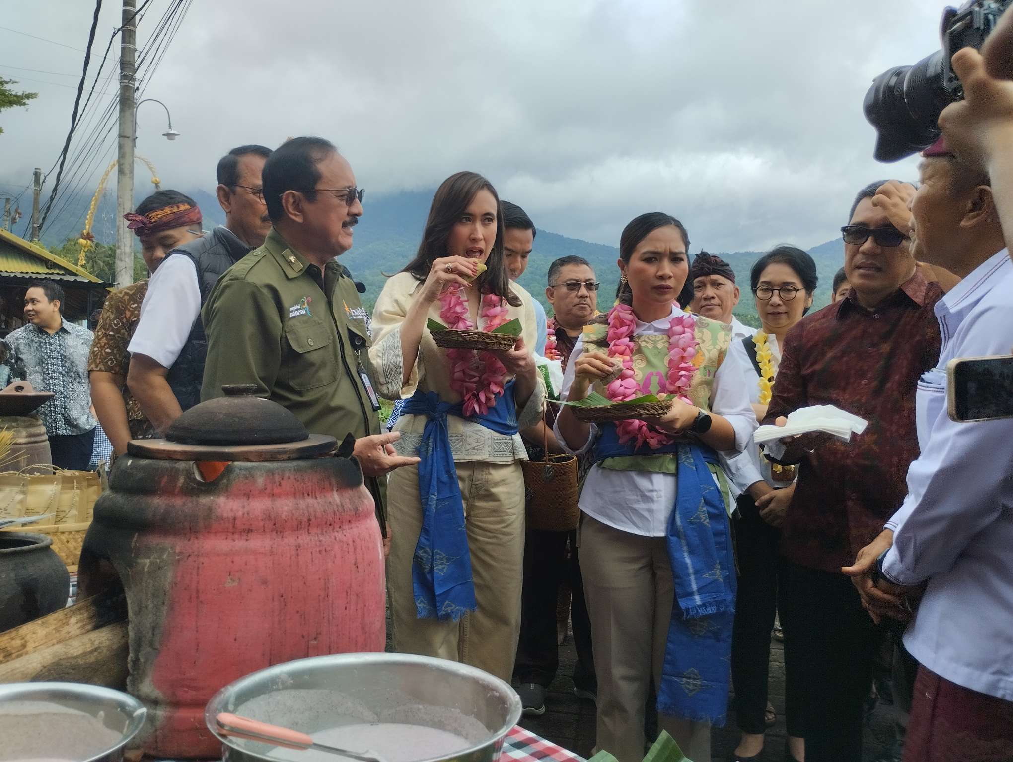 Menpar Widiyanti Kunjungi Jatiluwih, Cicipi Laklak hingga Puji Komitmen Pengembangan Potensi Wisata Desa