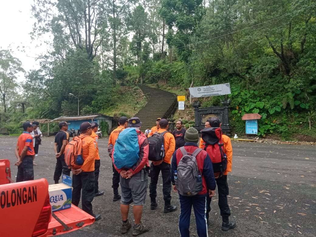 Tak Kunjung Turun dari Gunung Agung, Kyung Dam WNA Korsel dalam Pencarian Tim SAR