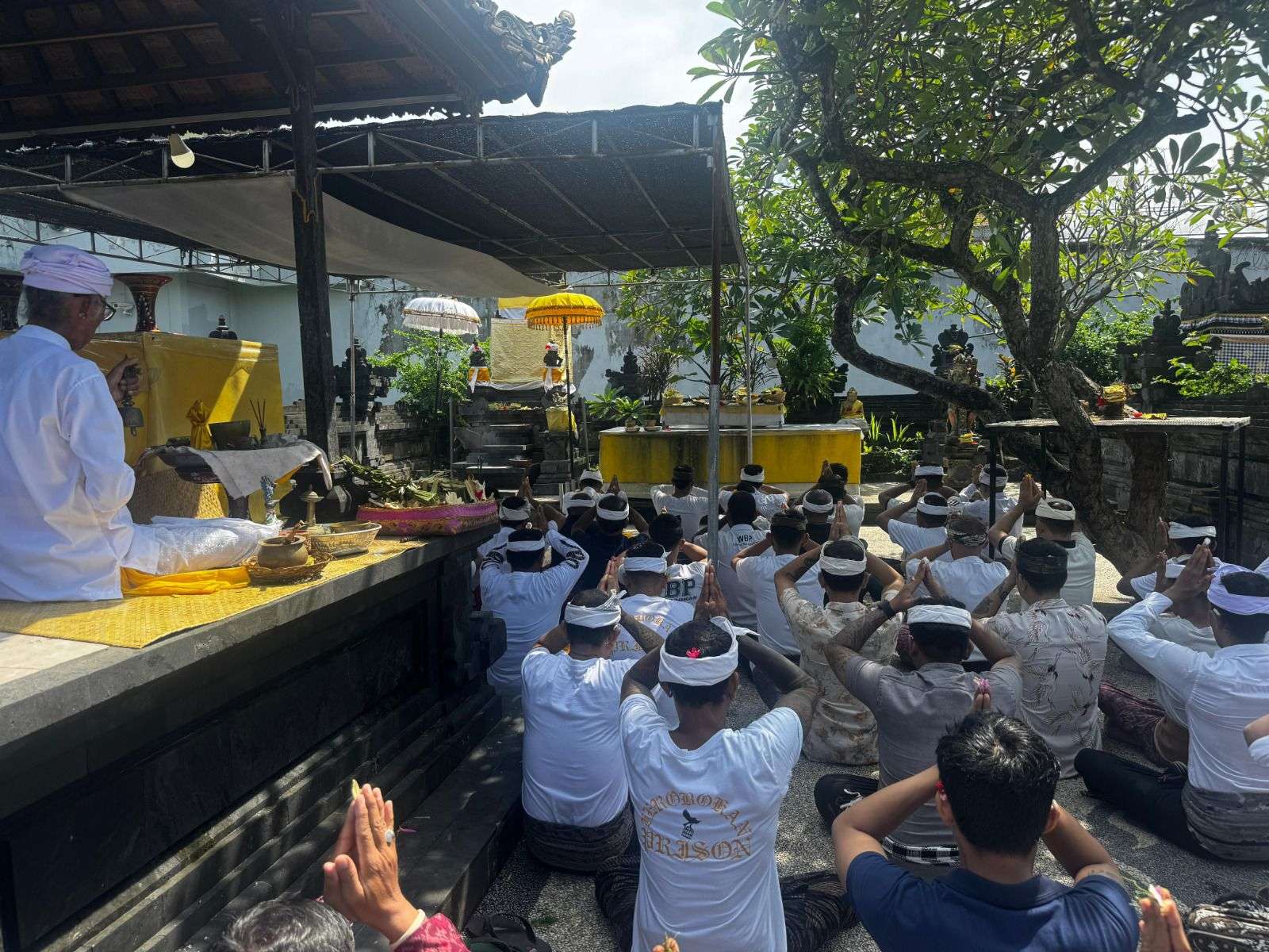 Persembahyangan Hari Suci Purnama, Kalapas Kerobokan Harap Warga Binaan Temukan Kedamaian Lahir Batin