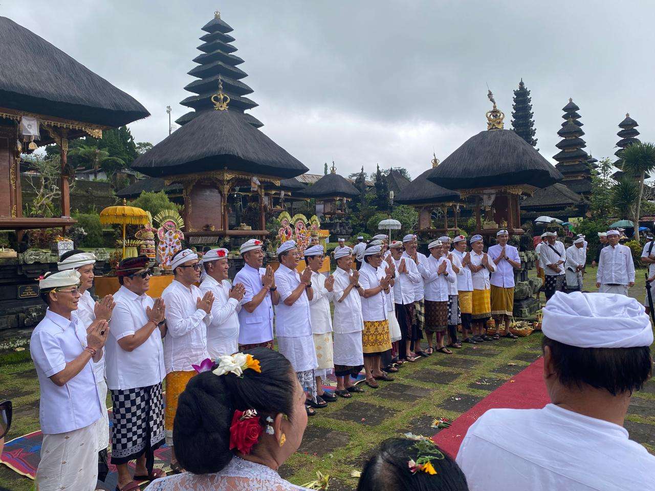 Mejaya-Jaya di Pura Besakih: Momentum Kepala Daerah Bali untuk Nangun Sat Kerthi Loka Bali