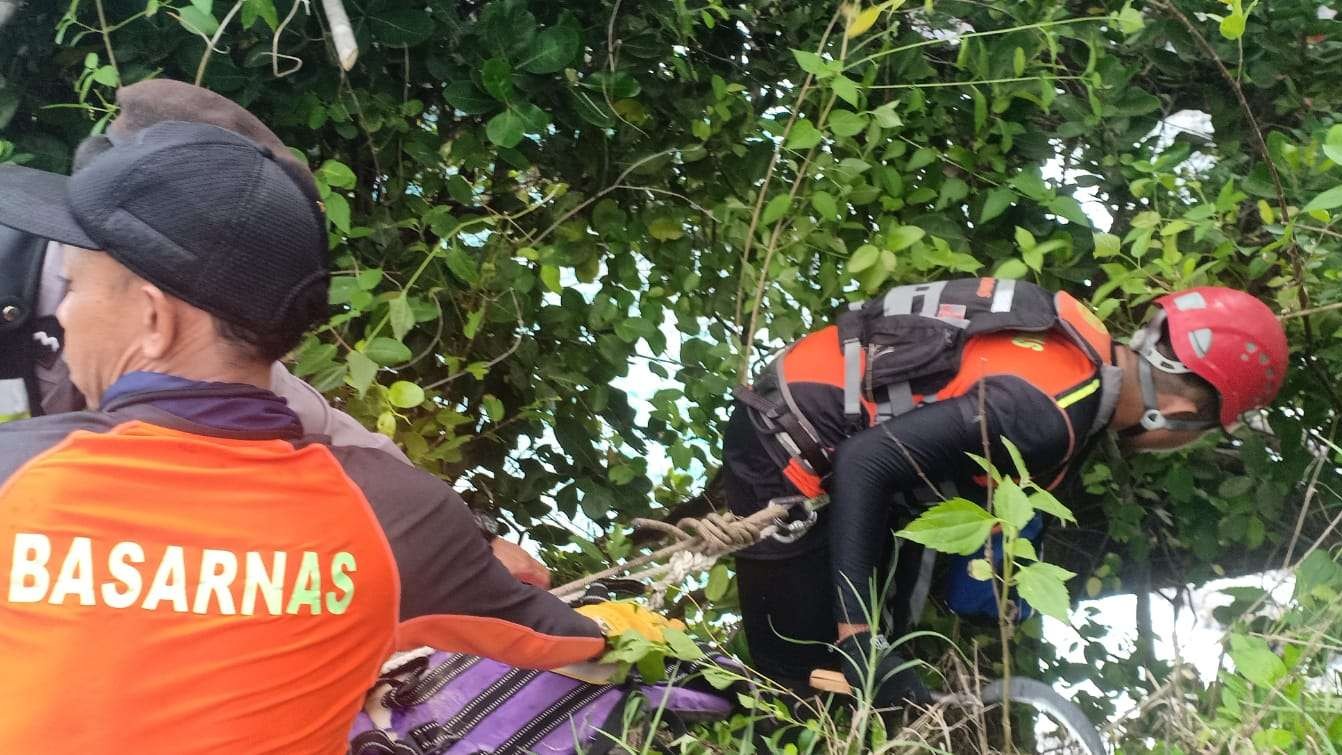 Wisatawan Jatuh di Ketinggian 40 Meter Tebing Broken Beach Nusa Penida