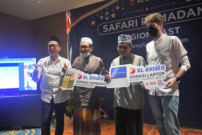 Donasi Laptop ke Ponpes Jatim dan Sulsel, XL Axiata  Dukung Desa Digital