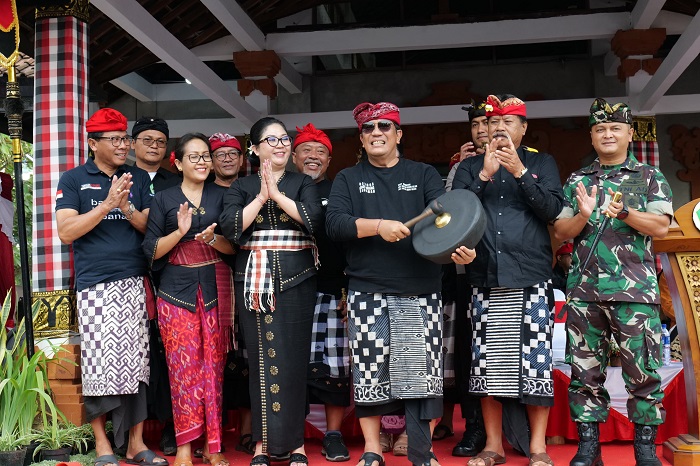 Pawai Ogoh-Ogoh Se-Desa Adat Tabanan, Bupati Sanjaya Harapkan Generasi Muda Terus Gali Potensi Berkesenian