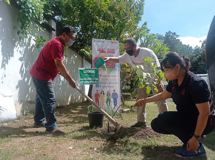 Gerakan Serentak Penanaman Pohon Astra Motor, Region Bali Tanam Bibit Buah