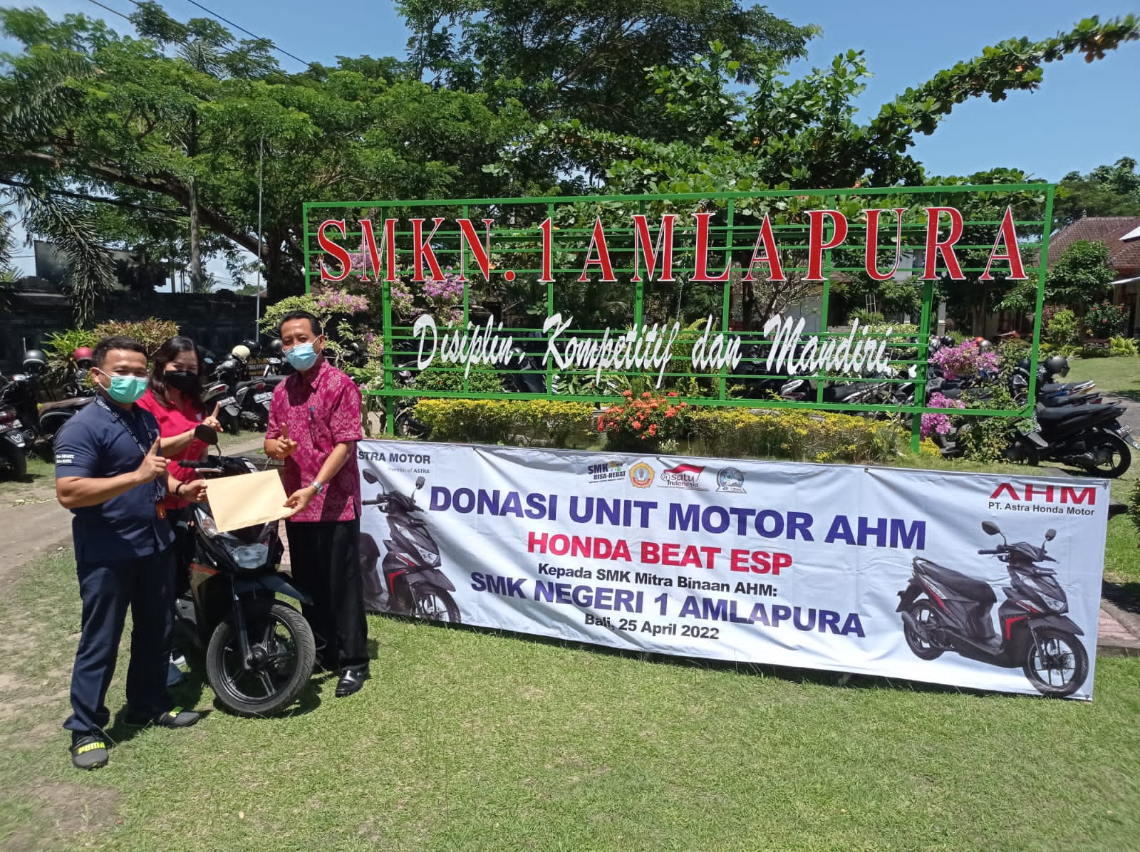 Dukung Kulikulum TBSM, Astra Motor Bali Donasikan Motor ke SMKN 1 Amlapura