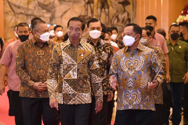 Presiden Jokowi: Sangat Bodoh Kalau Uang BUMN dah Pemda Dibelanjakan Produk Impor