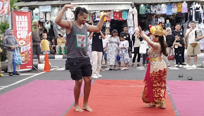 Akhir Tahun 2024 DTW Tanah Lot Digoyang Joged Bumbung